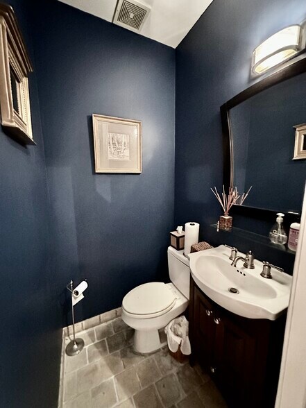 More Photos Of 4 Dearfield Dr, Greenwich Medical For Lease
