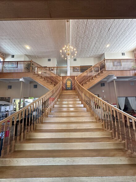 More Photos Of 1101 S Broadway St, Carrollton Freestanding For Sale