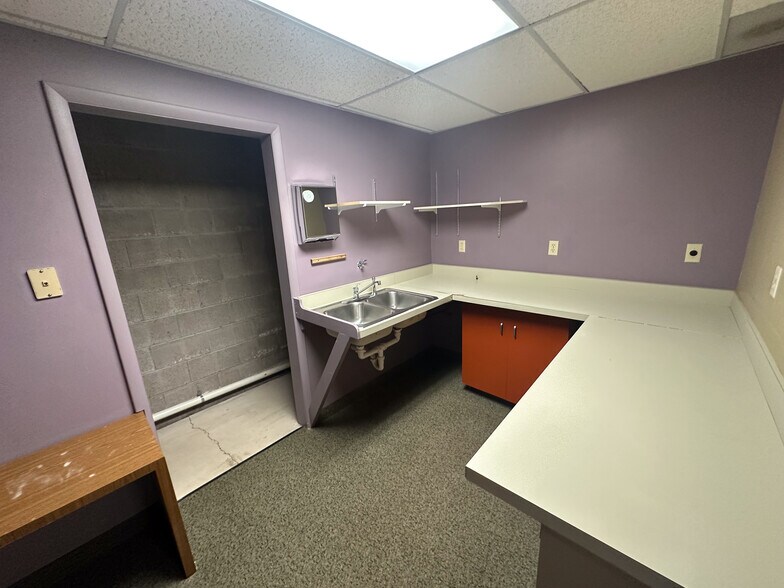 More Photos Of 370 White Spruce Blvd, Rochester Office For Sale