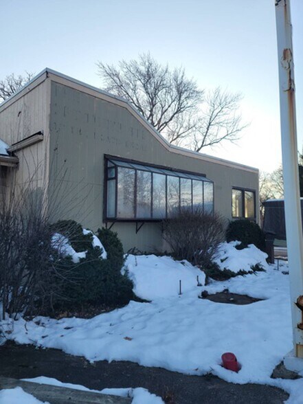Primary Photo Of 1815 Dundee Rd, Northbrook Storefront Retail Office For Sale