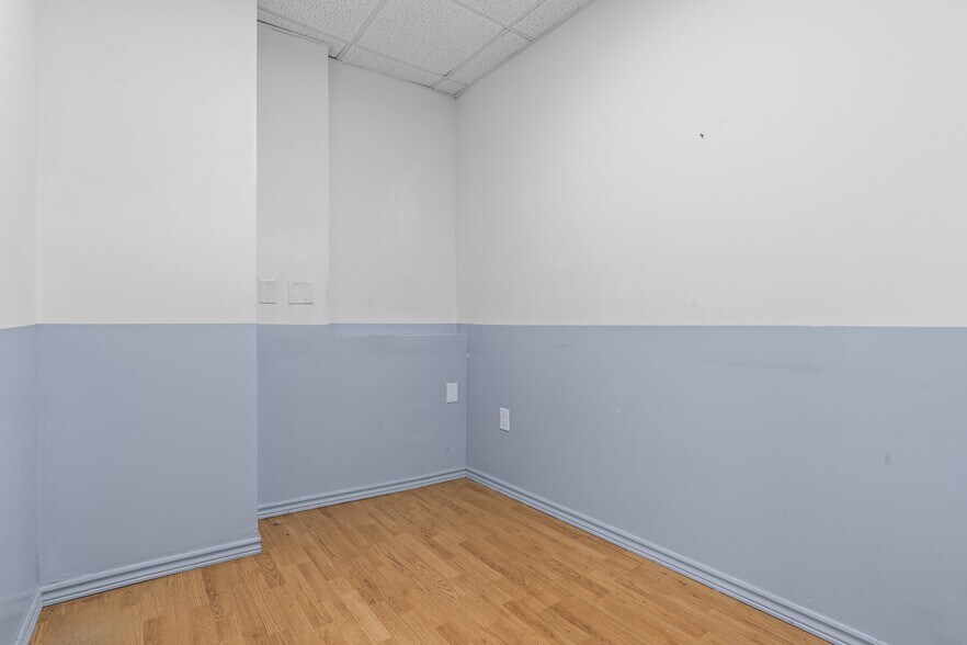 More Photos Of 121-15 Jamaica Ave, Richmond Hill Storefront Retail Residential For Sale