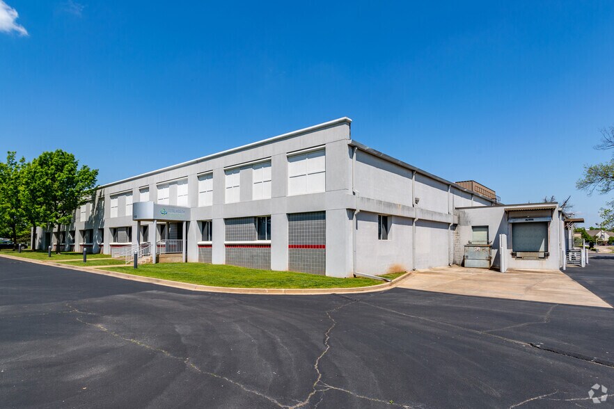 More Photos Of 7127-7133 Riverside Pky, Tulsa Office For Sale