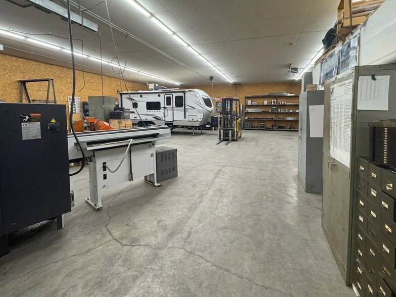 More Photos Of 9781 86th Ave N, Maple Grove Warehouse For Lease