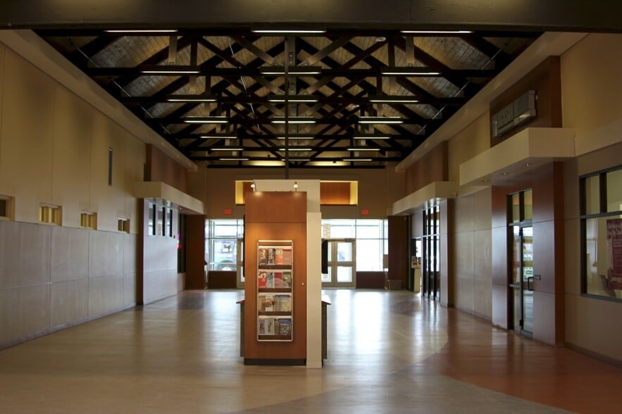 More Photos Of 1600 9th Ave, Altoona Unknown For Lease