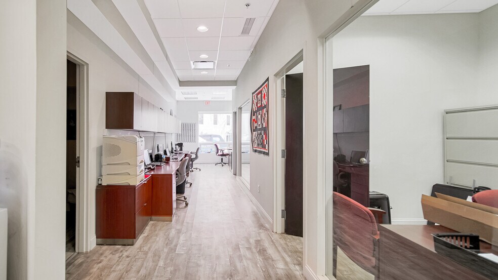 More Photos Of 80 Main St, New Canaan Storefront For Lease