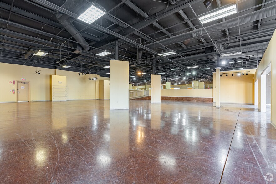 More Photos Of 7980 US Highway 64, Bartlett General Retail For Sale