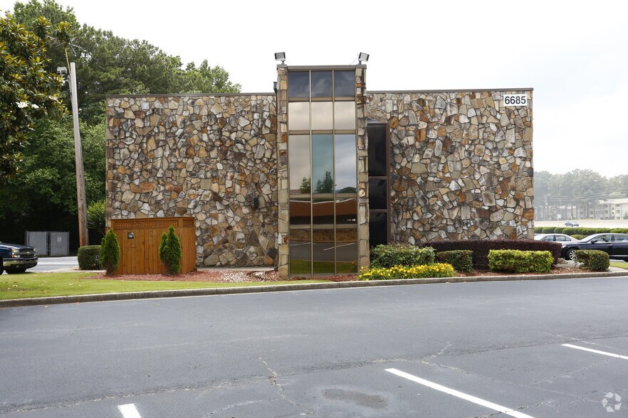 More Photos Of 6685 Peachtree Industrial Blvd, Atlanta Office Residential For Lease