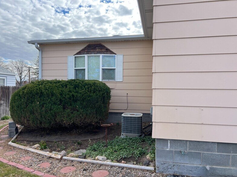 More Photos Of 112 McPherson St, Crawford Restaurant For Sale