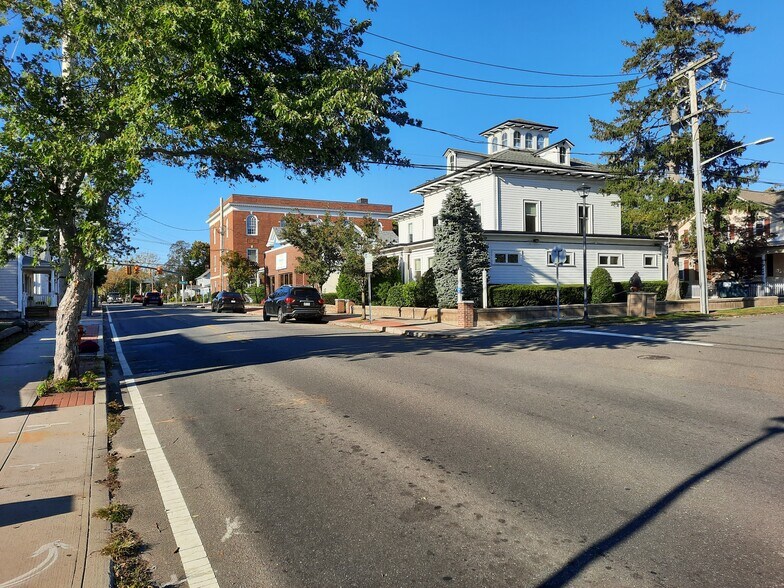 More Photos Of 206 Roanoke Ave, Riverhead Office For Lease