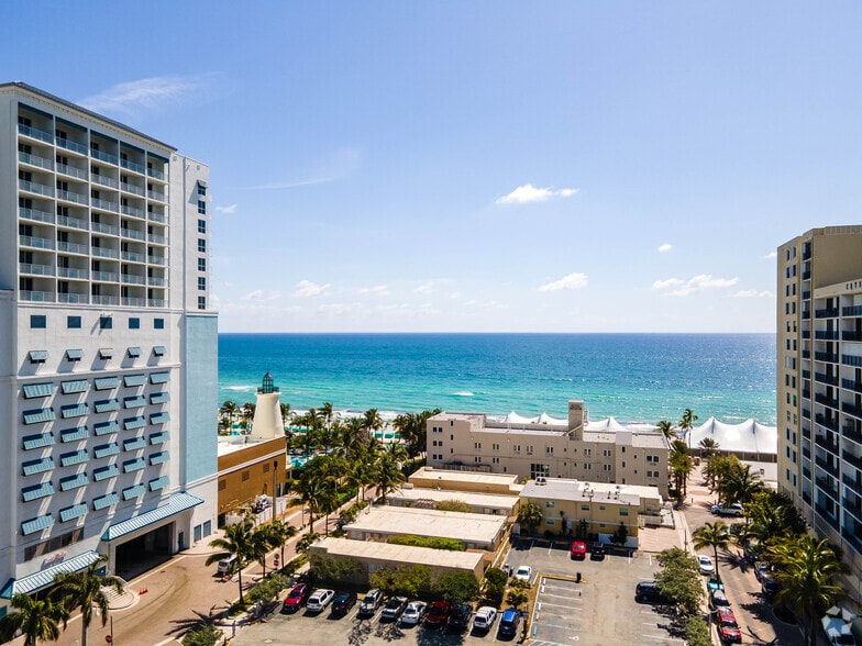 More Photos Of 310 Michigan St, Hollywood Hotel For Sale