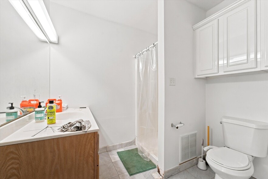 More Photos Of 1328 S 20th St, Philadelphia Distribution For Sale