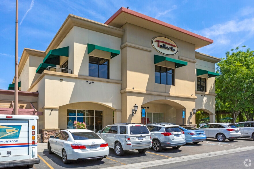 More Photos Of 680 W Shaw Ave, Fresno General Retail For Lease