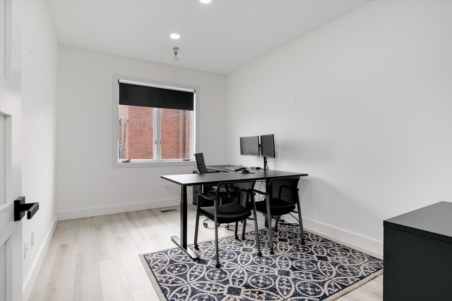 More Photos Of 42 Garden Ctr, Broomfield Office For Lease