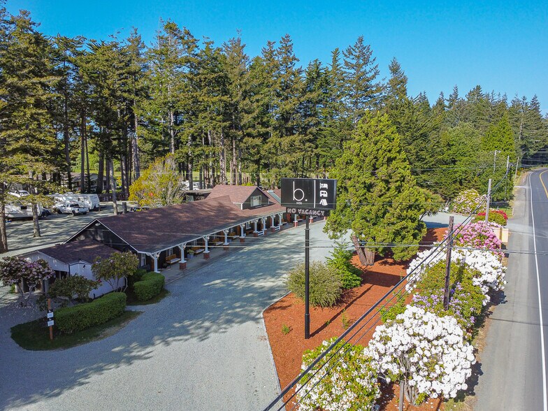 More Photos Of 1175 2nd St SE, Bandon Hotel For Sale