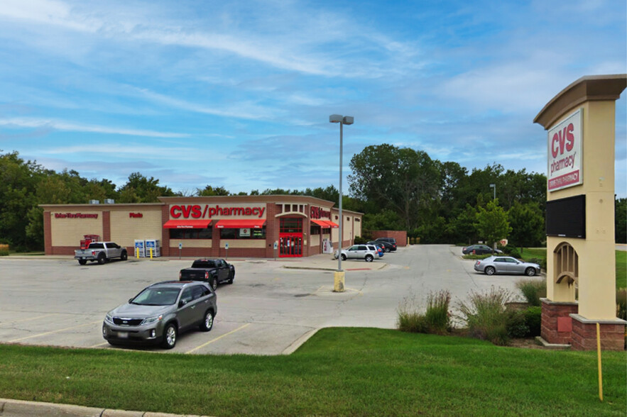 Primary Photo Of 39161 N Sheridan Rd, Beach Park Drugstore For Lease