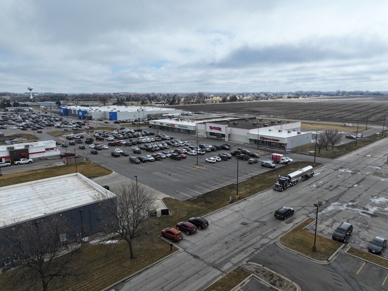 Primary Photo Of 700 11th St SW, Spencer General Retail For Sale