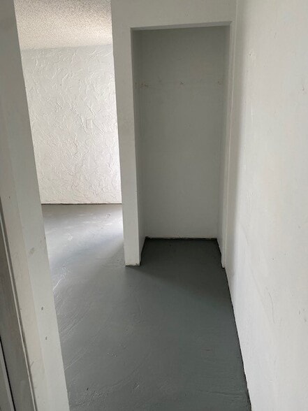 More Photos Of 5800 Houchin St, Naples Self Storage For Lease