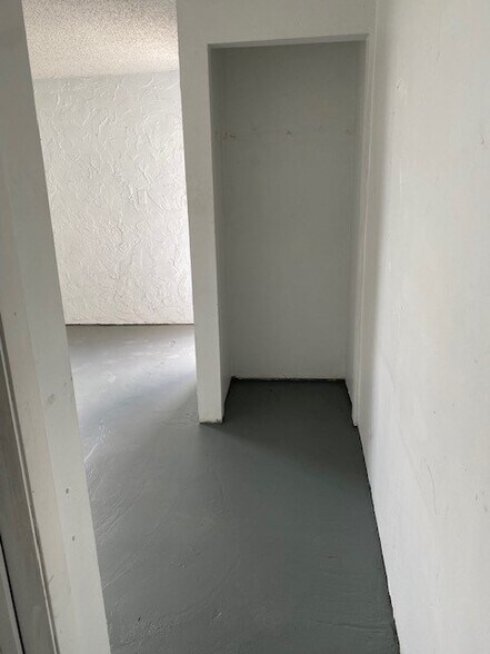 More Photos Of 5800 Houchin St, Naples Self Storage For Lease