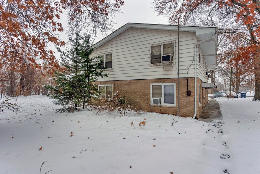 More Photos Of 6860 Delaware St, Merrillville Multifamily For Sale