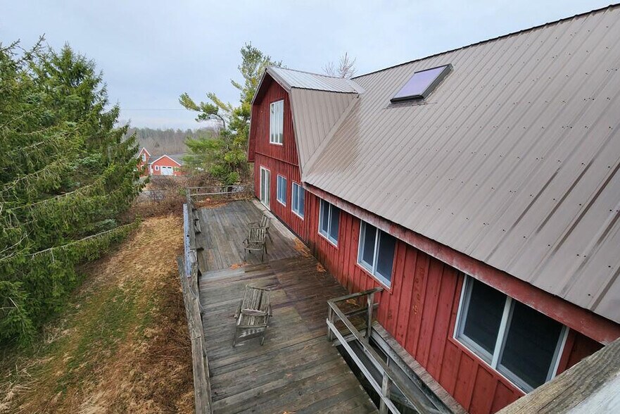 More Photos Of 303 Gunderman Rd, Spencer Flex For Sale