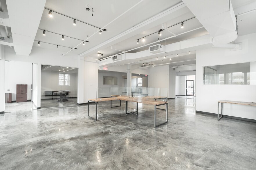 More Photos Of 4215 Rue D'iberville, Montréal Office For Lease