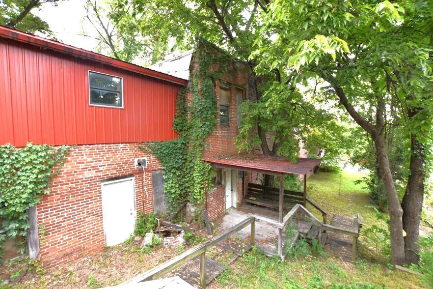 More Photos Of 114 Main St, Watts Apartments For Sale