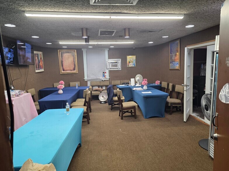 More Photos Of 216 W Hampton Ave, Capitol Heights Light Distribution For Sale