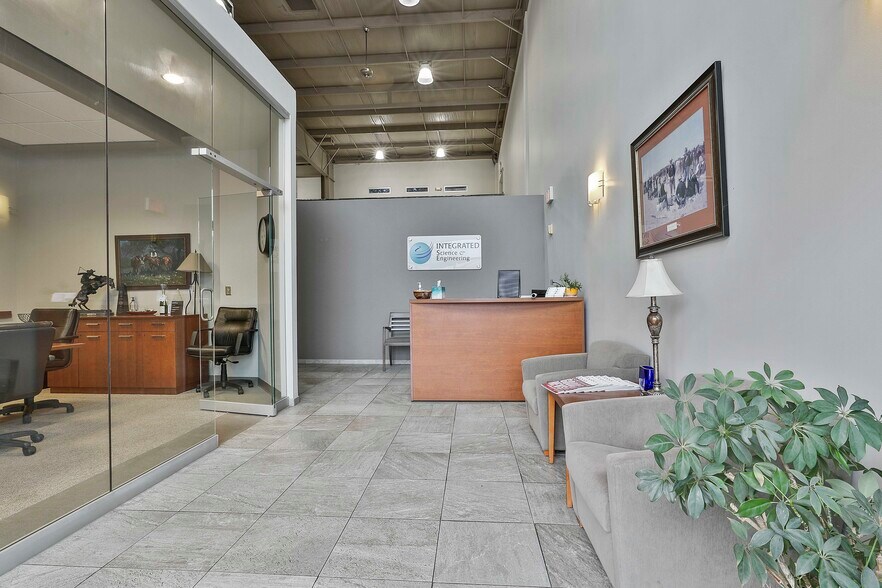 More Photos Of 1039 Sullivan Rd, Newnan Office For Lease