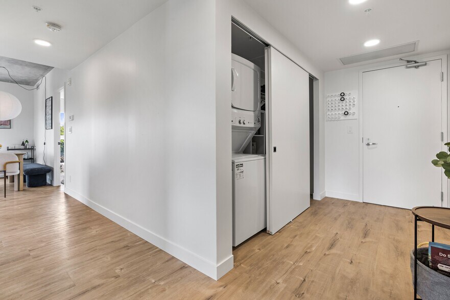 More Photos Of 12322 102 Av NW, Edmonton Apartments For Lease