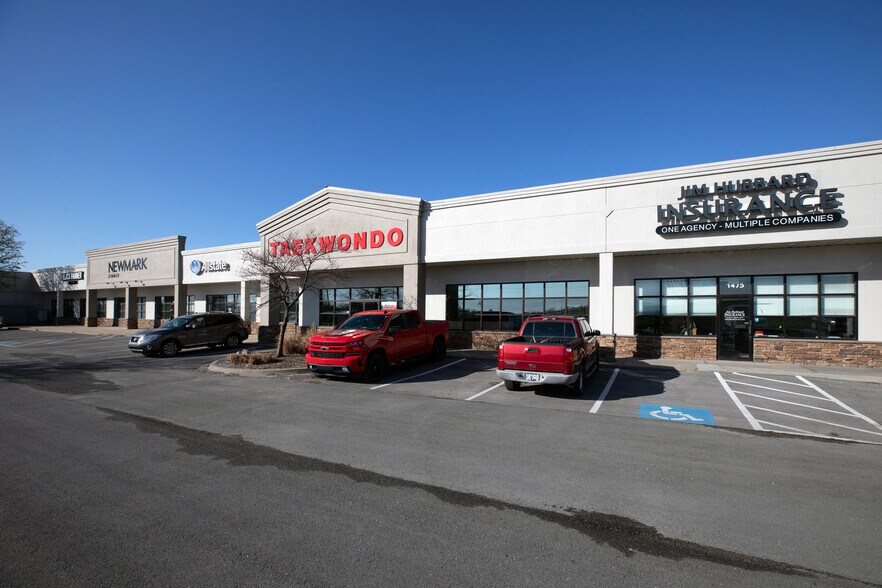 More Photos Of 1469-1499 SW Market St, Lee's Summit General Retail For Lease