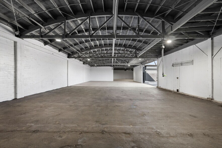 More Photos Of 3170 E 11th St, Los Angeles Warehouse For Lease