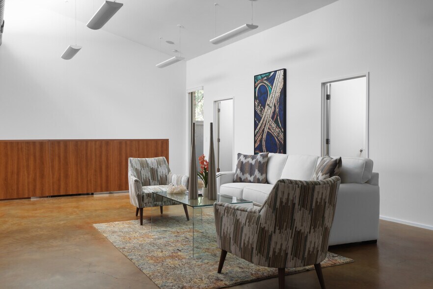 More Photos Of 900 W North Loop Blvd, Austin Loft Creative Space For Sale