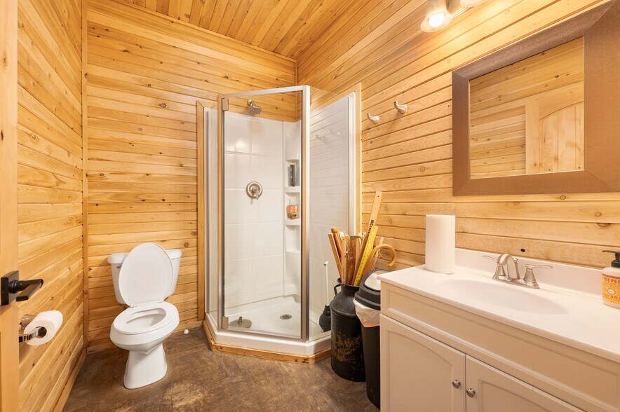 More Photos Of 11406 E 8th St, Reed City Office For Sale