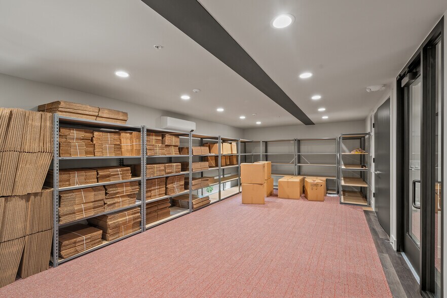 More Photos Of 4554 Forestdale Dr, Park City Light Manufacturing For Lease