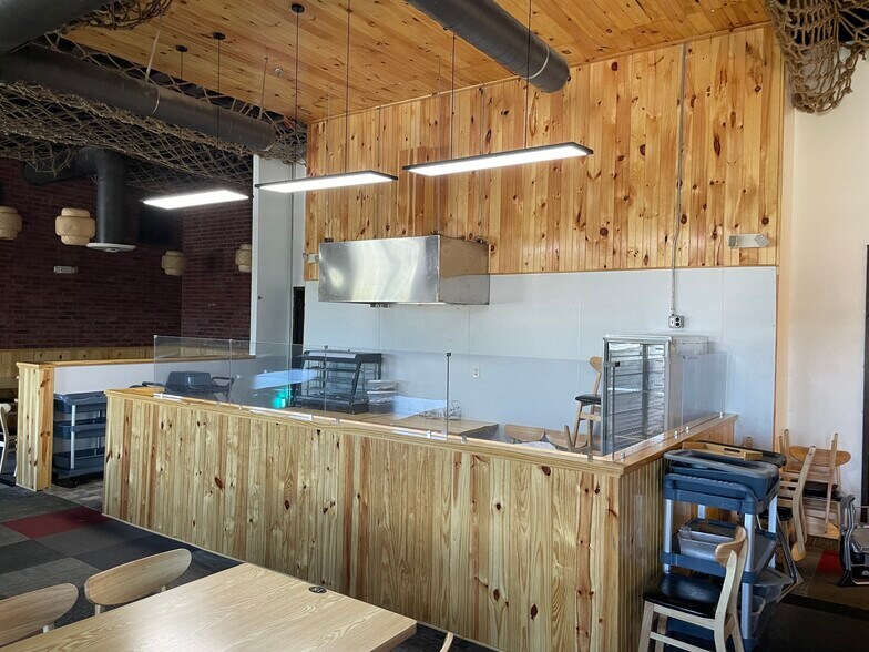 More Photos Of 109 E Grande Blvd, Tyler Restaurant For Lease