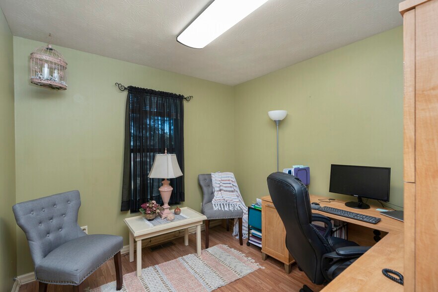More Photos Of 829 Greenville Ave, Staunton Office For Sale