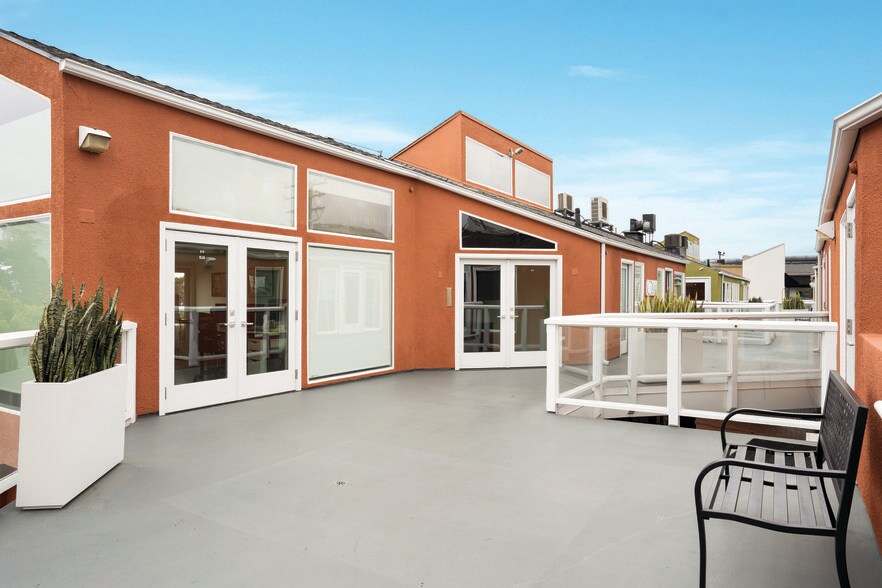 More Photos Of 1100 S Coast Hwy, Laguna Beach Office For Sale