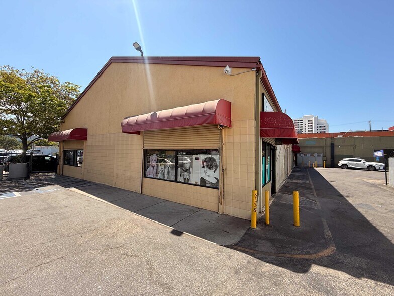 More Photos Of 715 New High St, Los Angeles General Retail For Lease