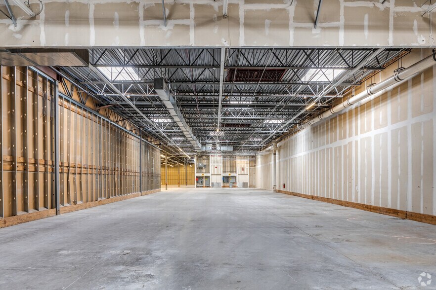 More Photos Of 7501-7649 W Colonial Dr, Orlando Unknown For Lease