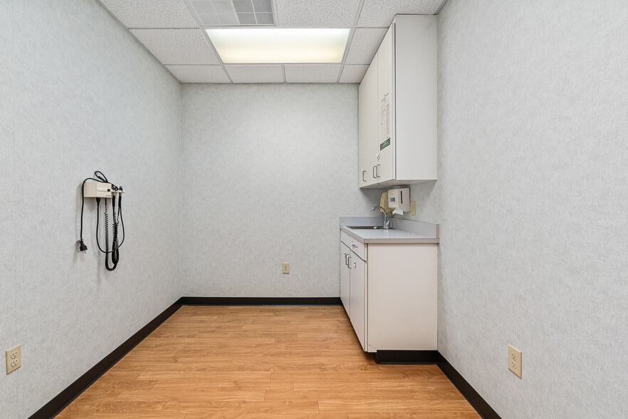 More Photos Of 810 Lindsay St, High Point Medical For Sale