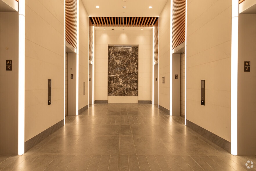 More Photos Of 600 S Tryon St, Charlotte Office For Lease