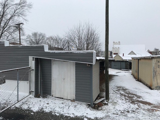 More Photos Of 231 W Market St, Anderson Warehouse For Lease