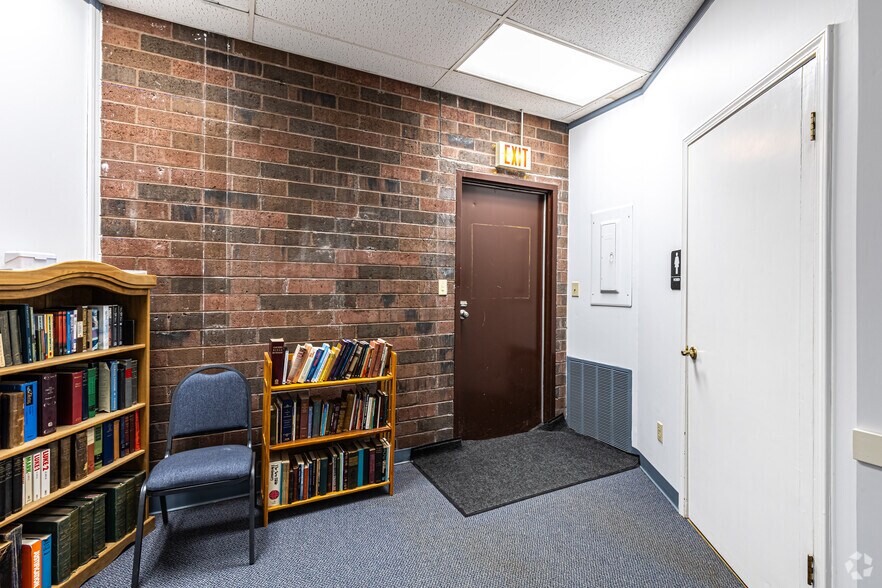 More Photos Of 816-818 NW Park Ln, Lee's Summit Office For Lease