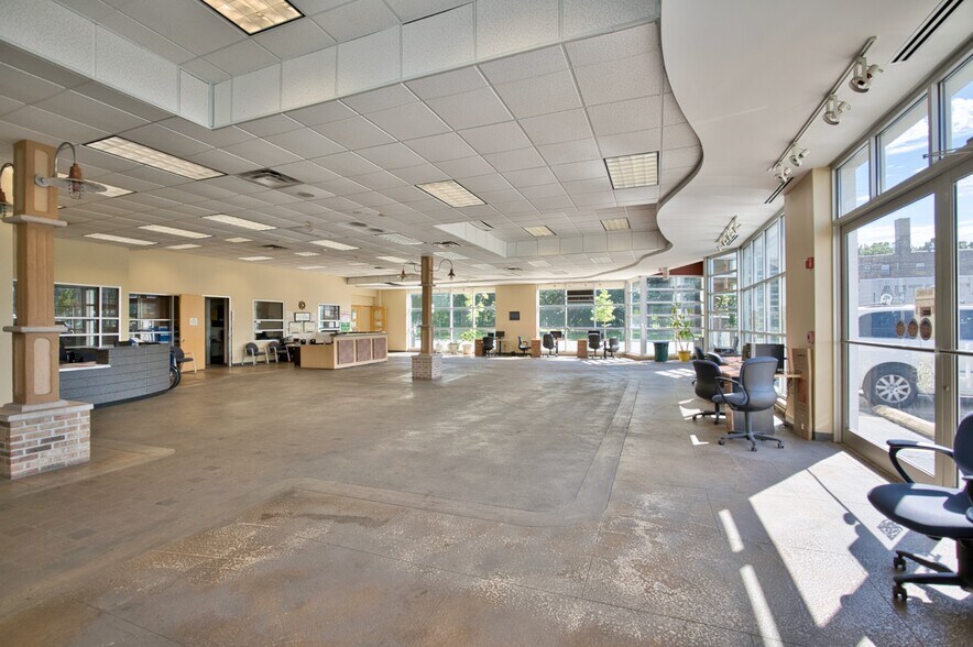 More Photos Of 6500 N Western Ave, Chicago General Retail For Sale