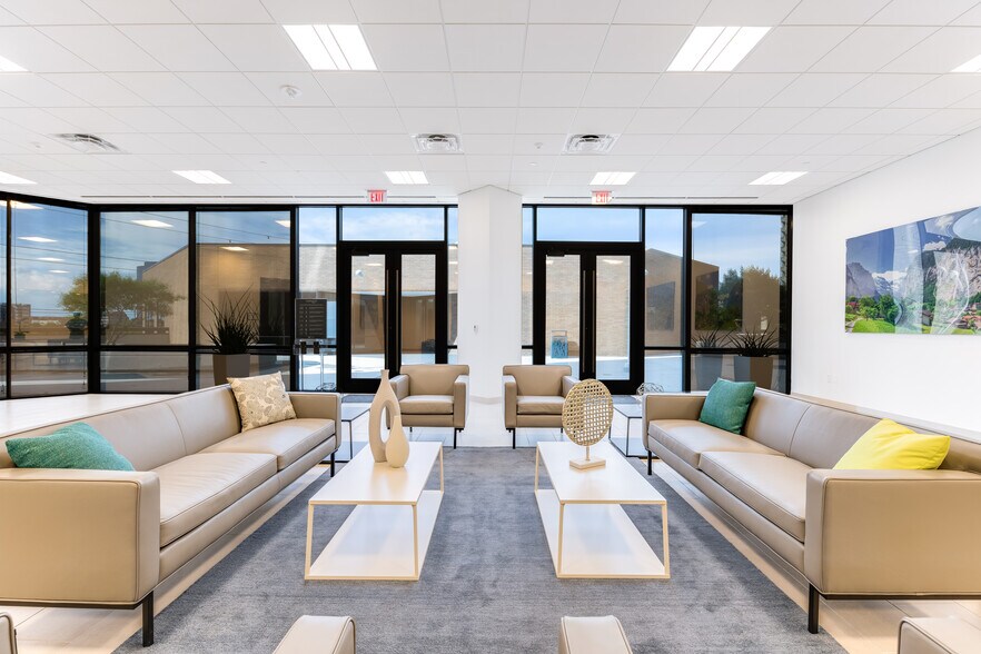 More Photos Of 3100 McKinnon St, Dallas Office For Lease