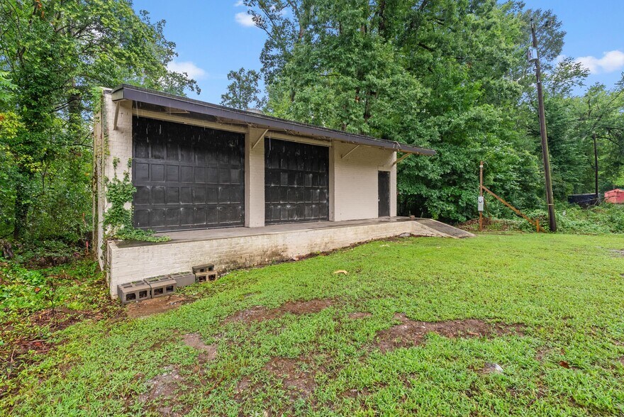 More Photos Of 730 Wade Hampton Blvd, Greenville Freestanding For Sale