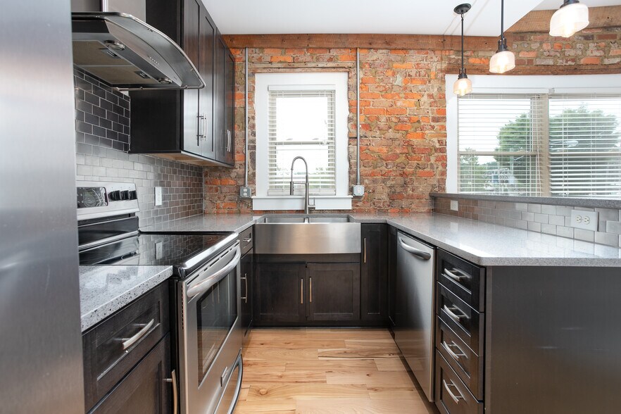 More Photos Of 105 E Center St, Mebane Office For Lease