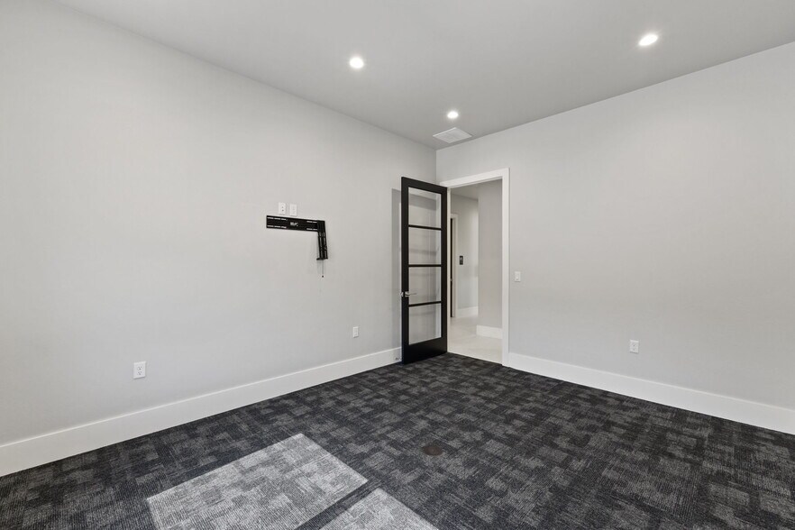 More Photos Of 16362 Muirfield Place, Edmond Medical For Sale