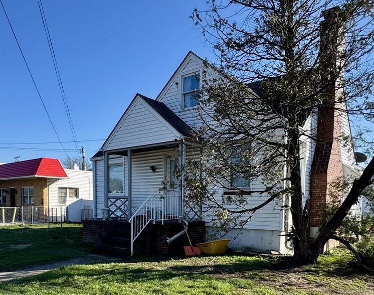 Primary Photo Of 2725 North Point Rd, Dundalk Office For Sale