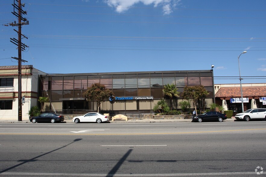 More Photos Of 21049 Devonshire St, Chatsworth Office Residential For Lease